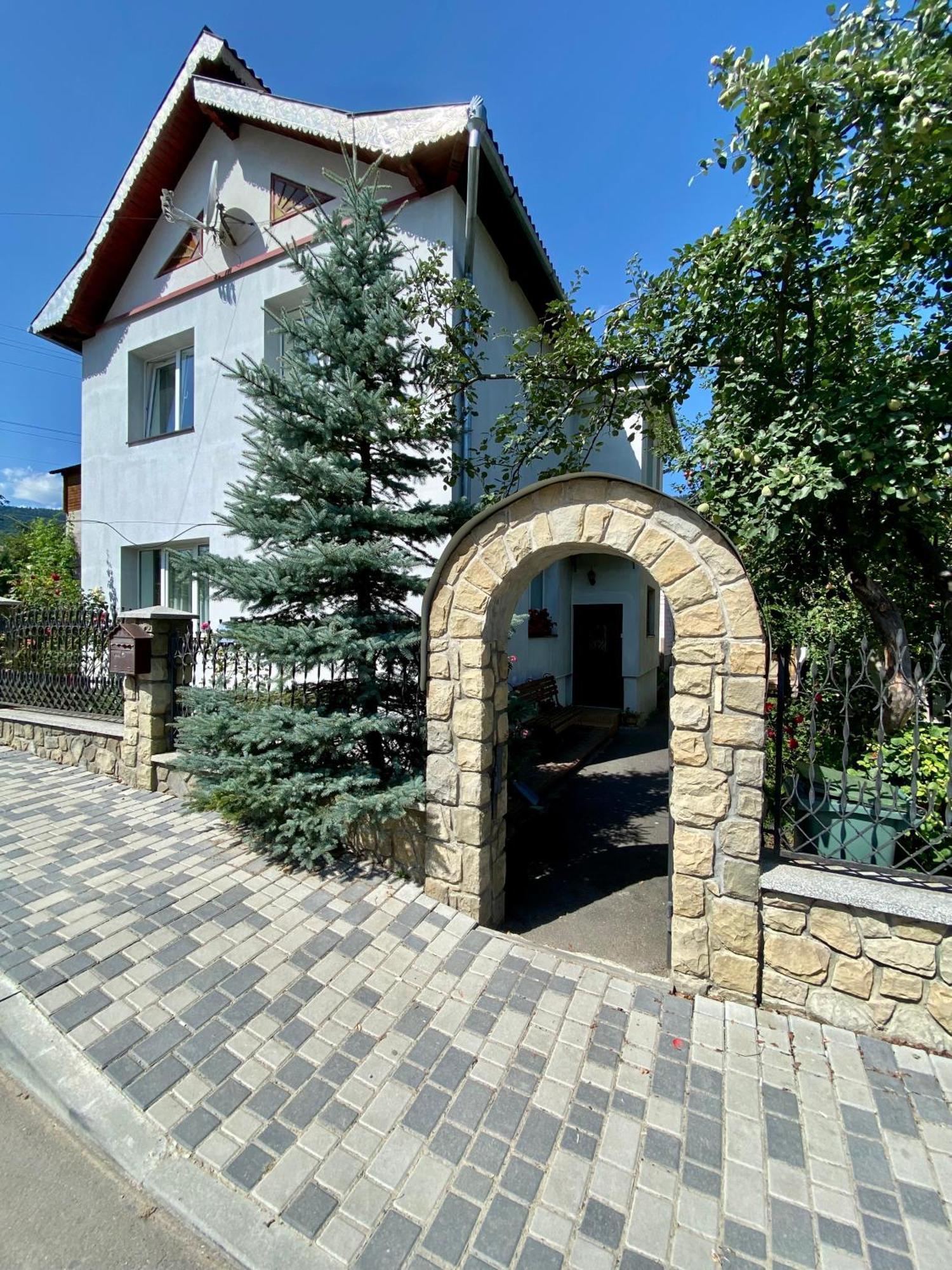 Zyma_Lito Guest House 亚列姆切 外观 照片